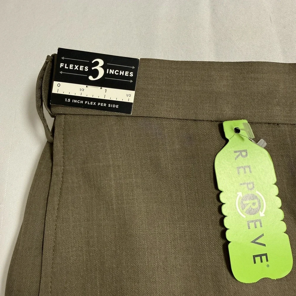 Haggar Men’s E-Clo Dress Pant Classic Fit Khaki Brown Size 40x29 40 No Iron
